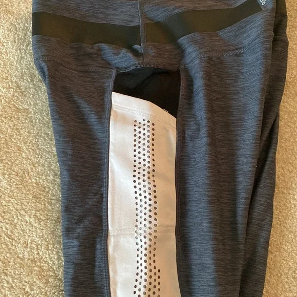 VS pink brand size medium ultimate leggings Excellent condition - Picture 7 of 10